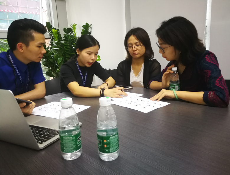 定制辦公家具-方案現(xiàn)場溝通